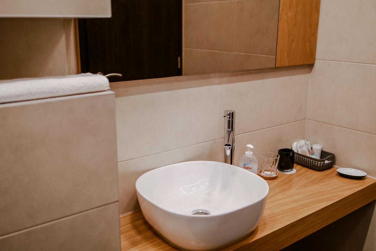Sohaz Panzio Es Apartmanhaz Szolnok Exterior photo