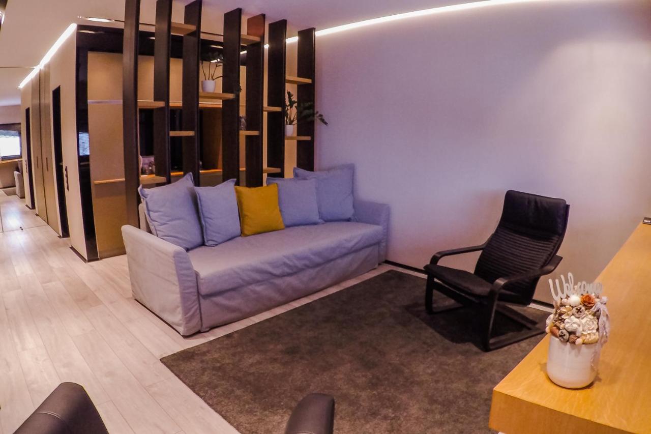 Sohaz Panzio Es Apartmanhaz Szolnok Exterior photo